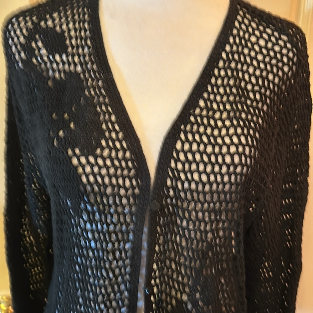 Forever 21 light weight open weave button front 
Gently worn perfect condition